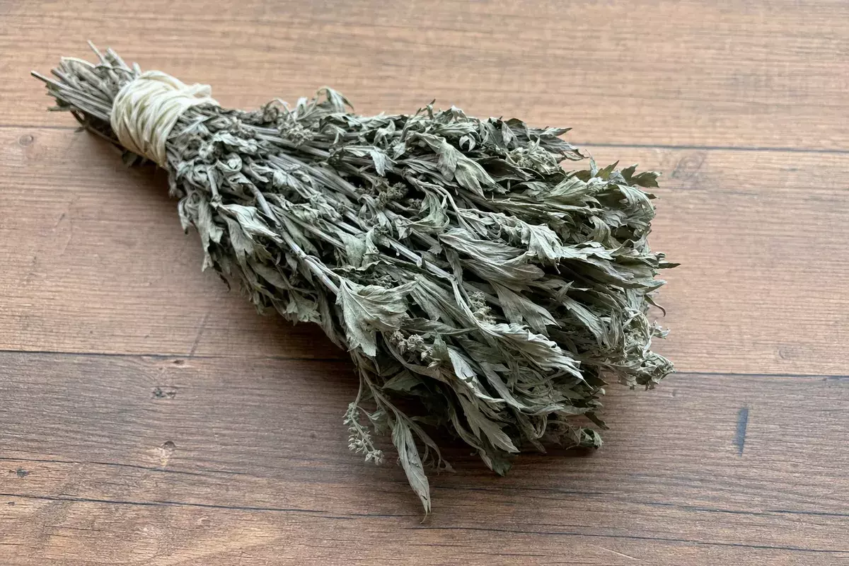 曬乾的艾草