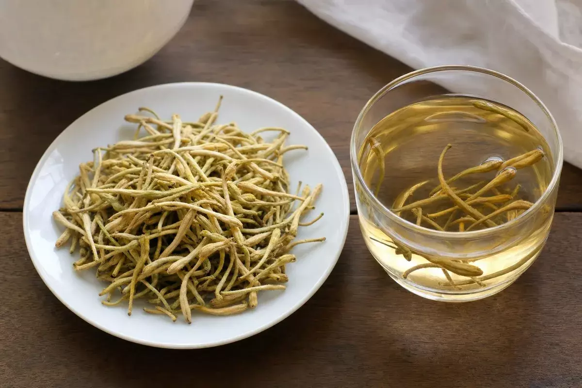 乾燥金銀花與金銀花茶